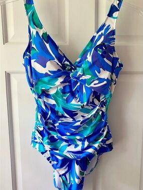 Women’s Size 12 NEW Croft & Barrow Tank Swimsuit. Perfect . (No tag)